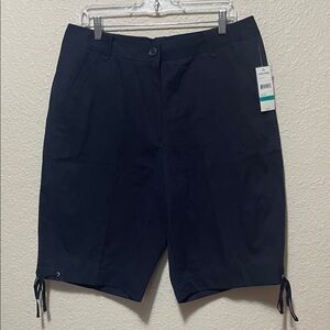 Studio Works Women's Navy Blue Bermuda Shorts. NWT. Size 16.